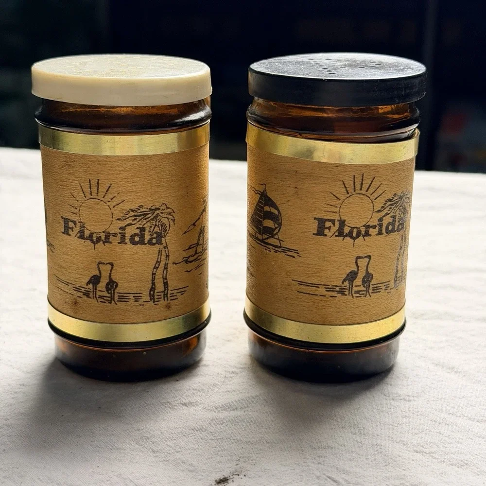 VINTAGE  Amber Mug Salt and Pepper Shaker. Souvenir Florida USA